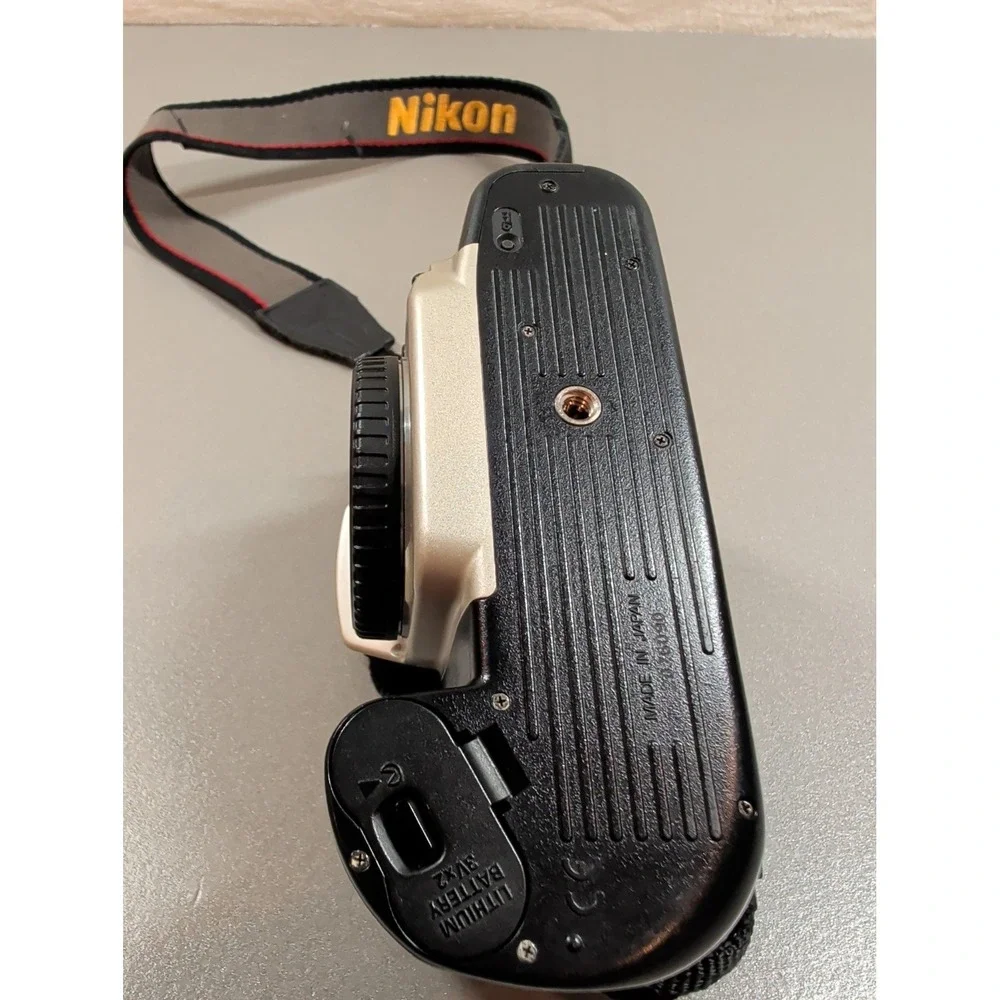 Nikon N60‎ 35mm SLR Film Camera Body Champagne Silver Made in Japan with Strap